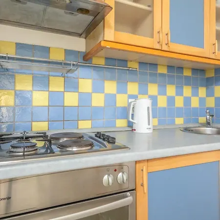 Luka アパート ポドゥゴラ