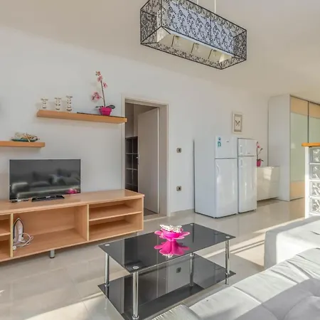 Luka Apartment